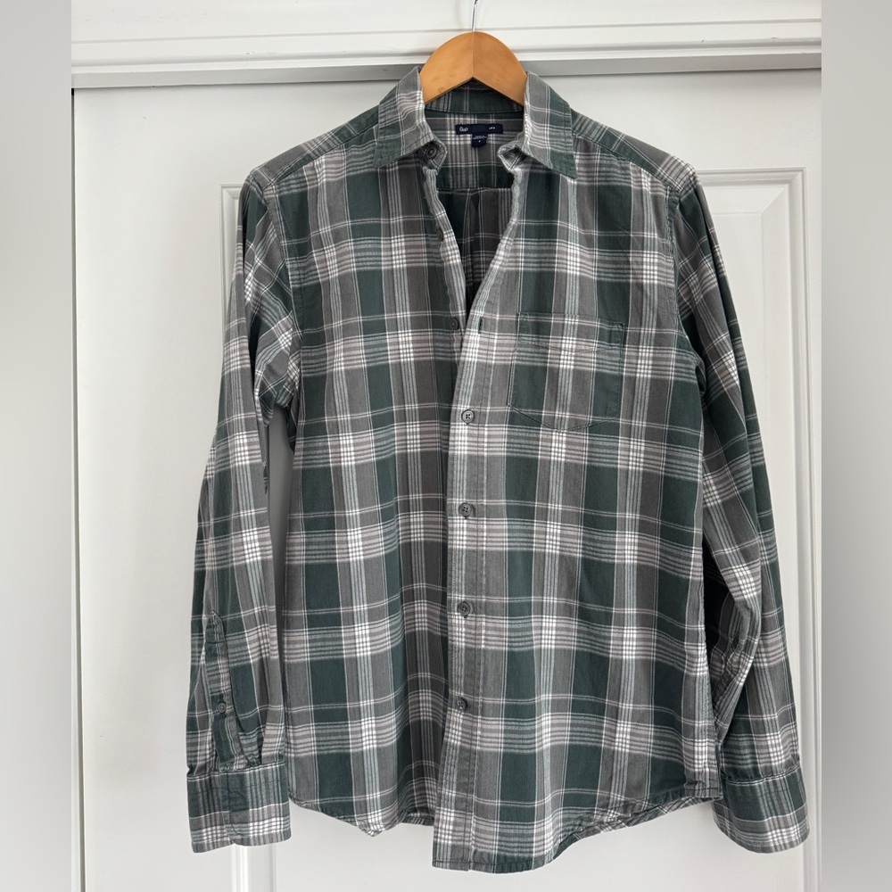 Gap Men’s Plaid Flannel Button-Down Shirt – Size Small